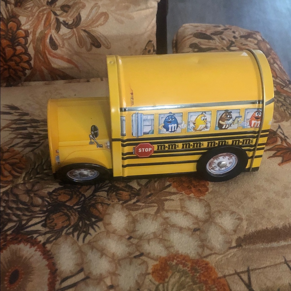 M&M'S Yellow Toy Bus with Characters - Picture 12 of 12